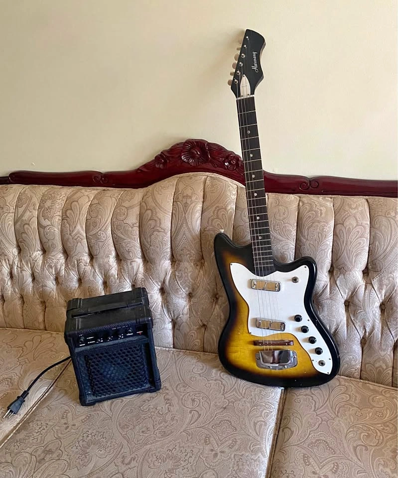 Vintage 1960s Harmony Bobkat H15 Electric Guitar + Washburn Amp