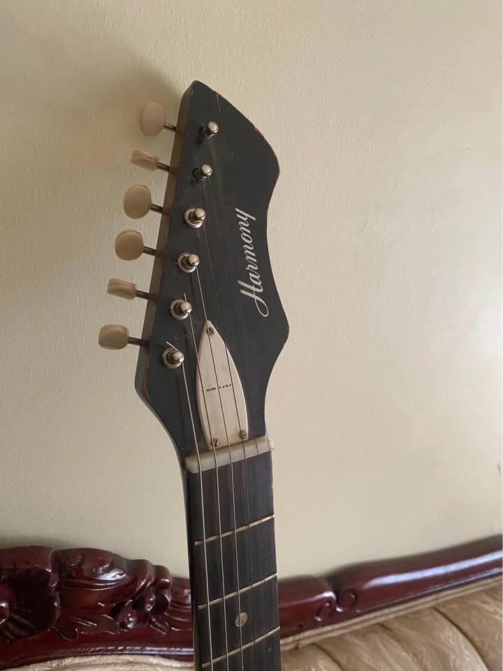 Vintage 1960s Harmony Bobkat H15 Electric Guitar + Washburn Amp - photo 4