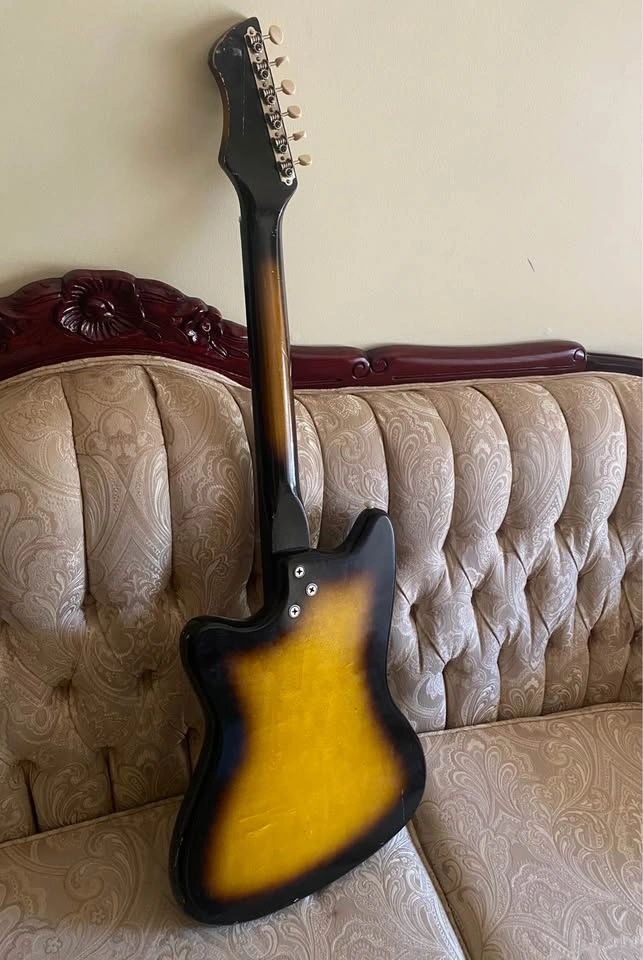 Vintage 1960s Harmony Bobkat H15 Electric Guitar + Washburn Amp - photo 5