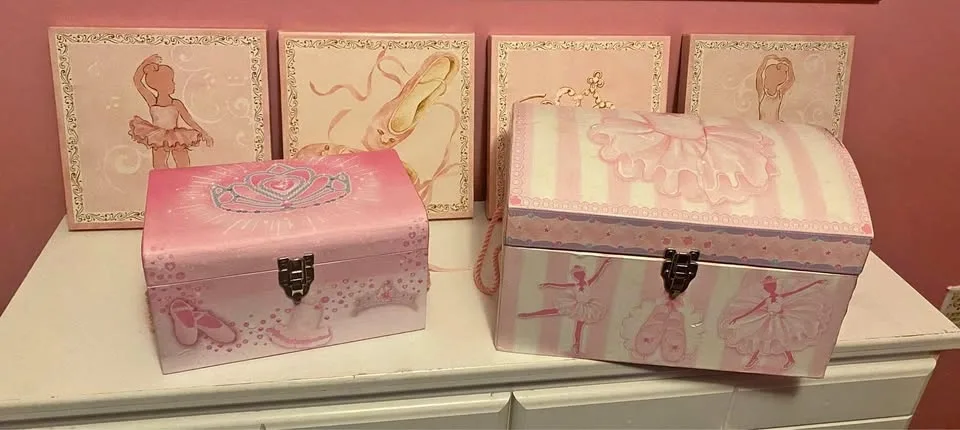 Ballerina Bedroom Set – 4 Julia Curtis Prints & 2 Toy Chests