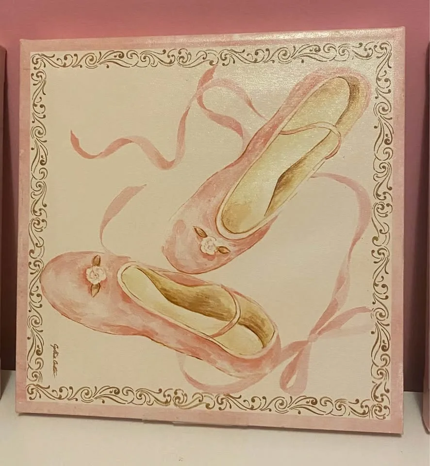 Ballerina Bedroom Set – 4 Julia Curtis Prints & 2 Toy Chests - photo 3