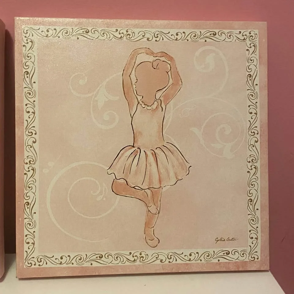 Ballerina Bedroom Set – 4 Julia Curtis Prints & 2 Toy Chests - photo 5