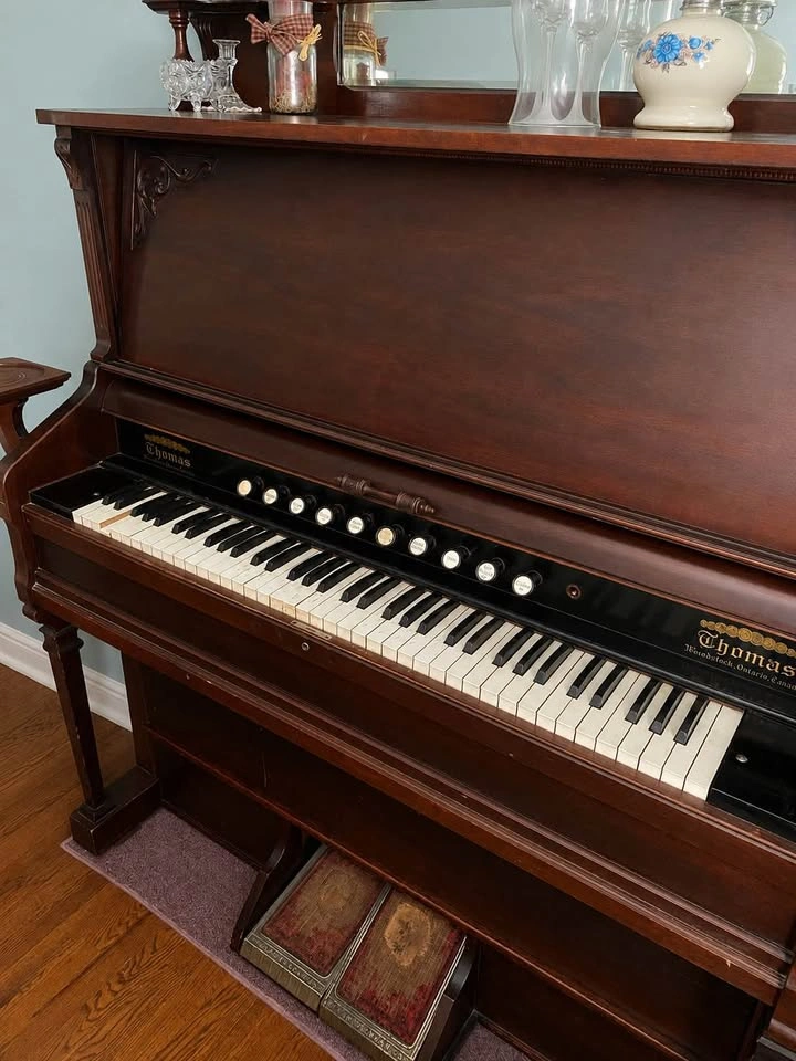 Vintage Thomas Organ Co. Organ – Woodstock, Ontario - photo 2