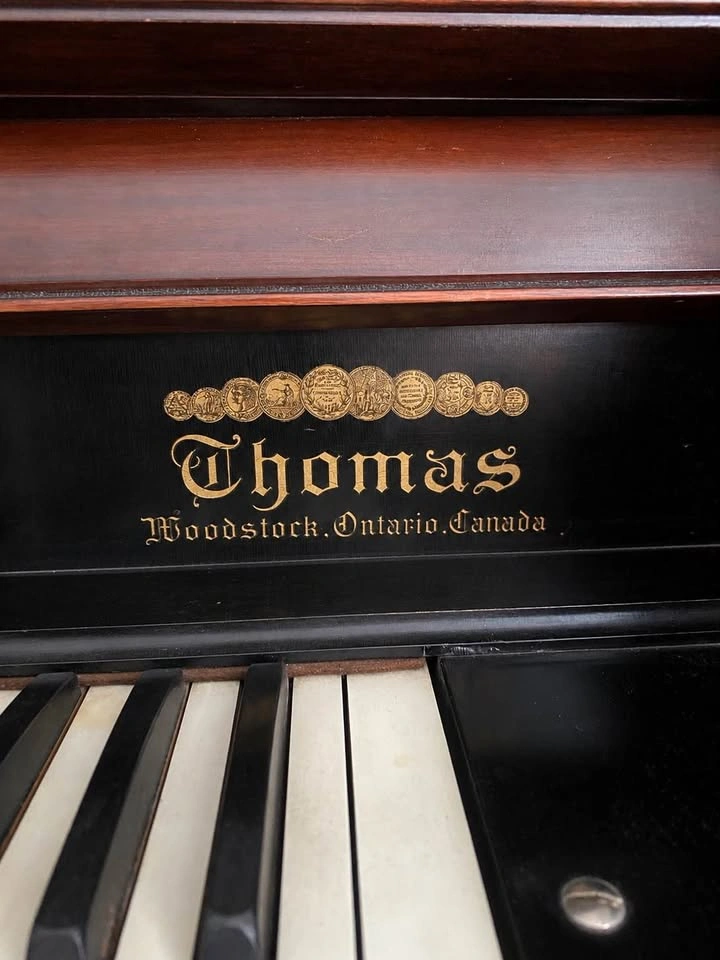 Vintage Thomas Organ Co. Organ – Woodstock, Ontario - photo 3
