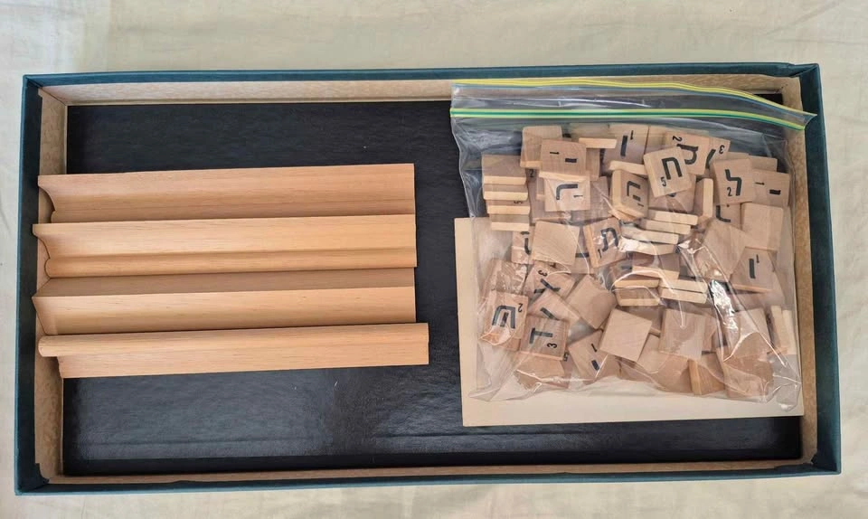 Vintage Selchow & Righter Scrabble Hebrew Foreign Edition - photo 2