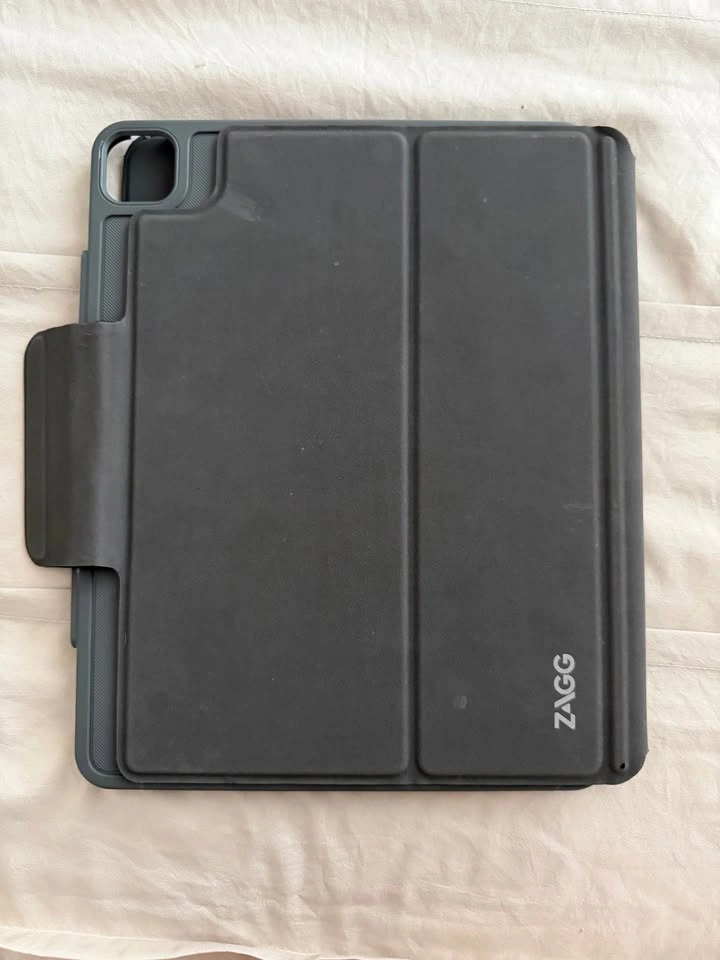 ZAGG Pro Keys with Trackpad for 13” iPad Pro - photo 3