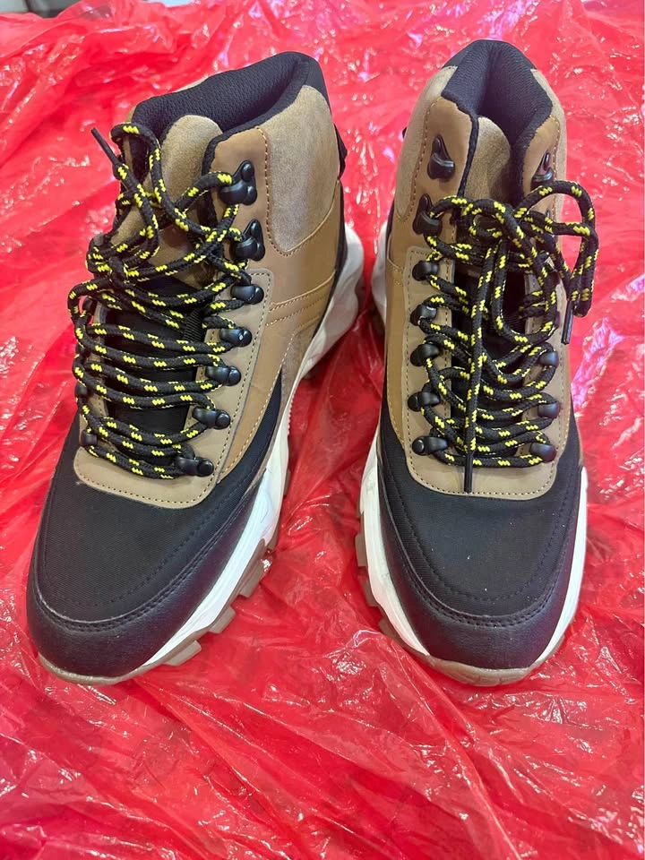 Chunky platform trek shoes