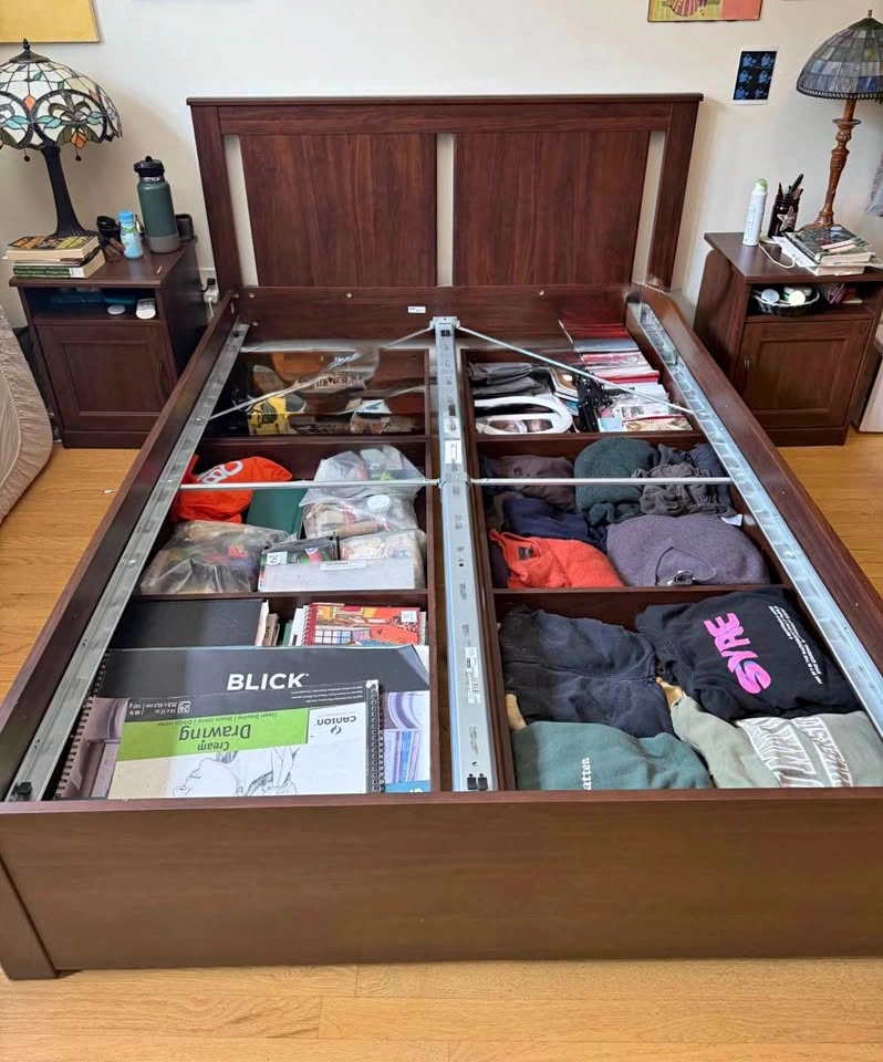 Queen Bed Frame 2 Drawers. Cama con 2 cajones Gabeteros.
