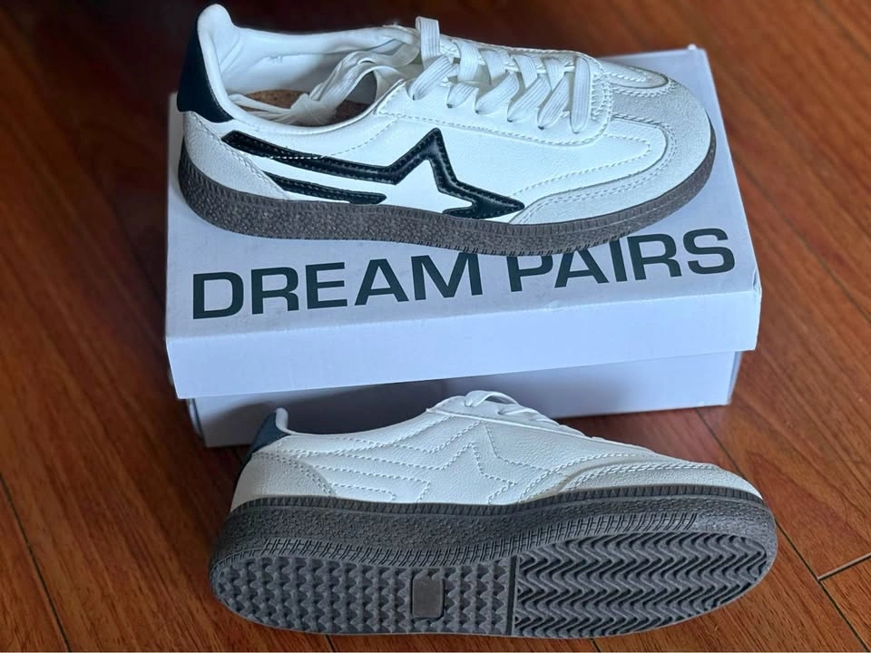 Kids Retro Style Running Shoe Sneaker - Unisex - Size 1 Big Kid