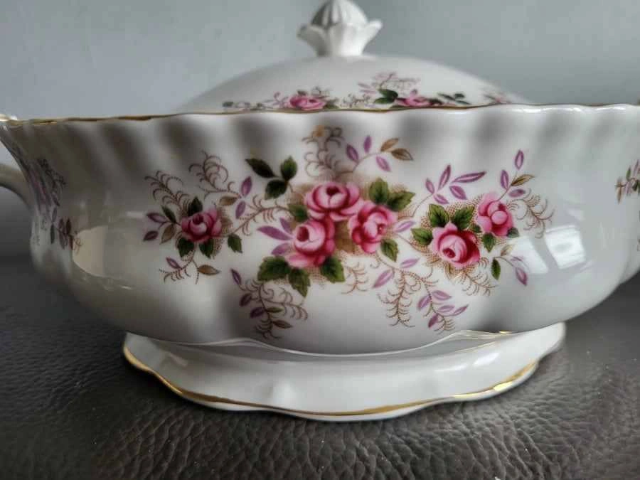 Royal Albert Lavender Rose Covered Vegetable Tureen - photo 3