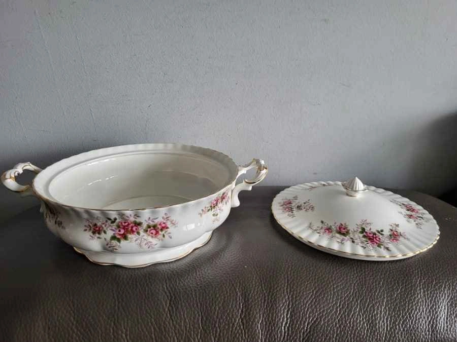 Royal Albert Lavender Rose Covered Vegetable Tureen - photo 5