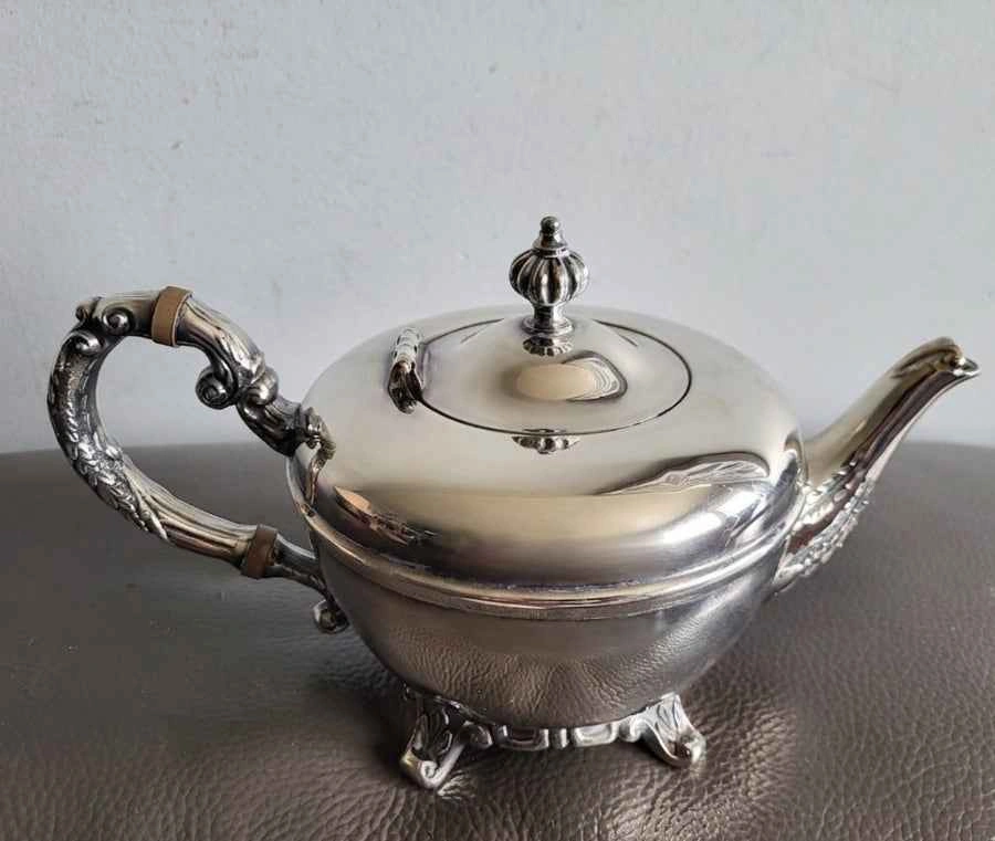 Luxurious antique Silver-Plated Tea set made in Canada - photo 2