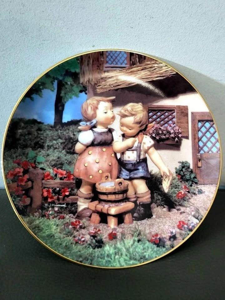 Goebel Hummel Collector Plates Set of 11 - photo 4