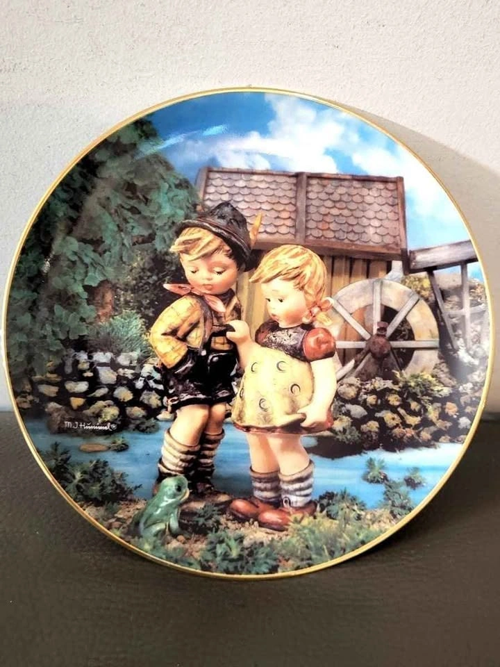 Goebel Hummel Collector Plates Set of 11 - photo 5
