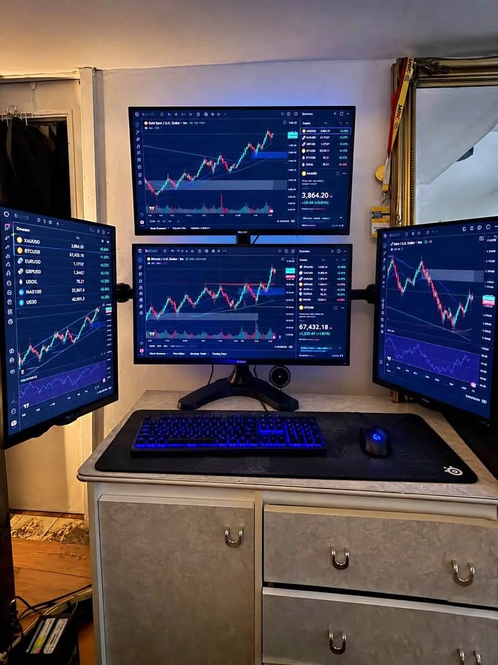 4 Samsung Monitors + CPU | Moving Sale