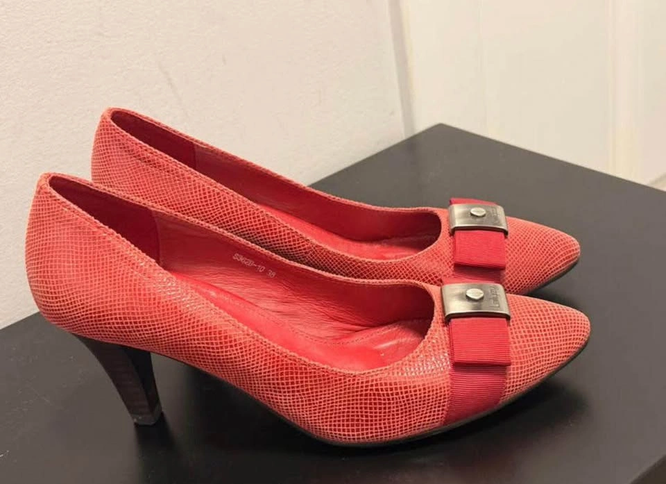 Alberto Ronaldi Red Textured Pumps - photo 2