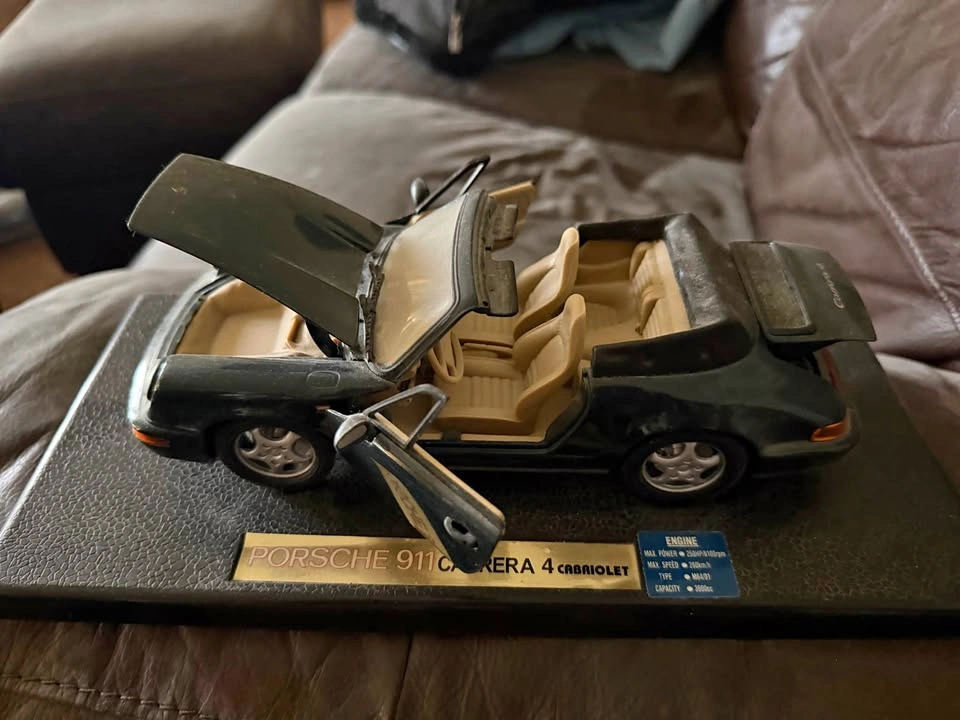 Porsche 911 Carrera 4 Cabriolet Model Car