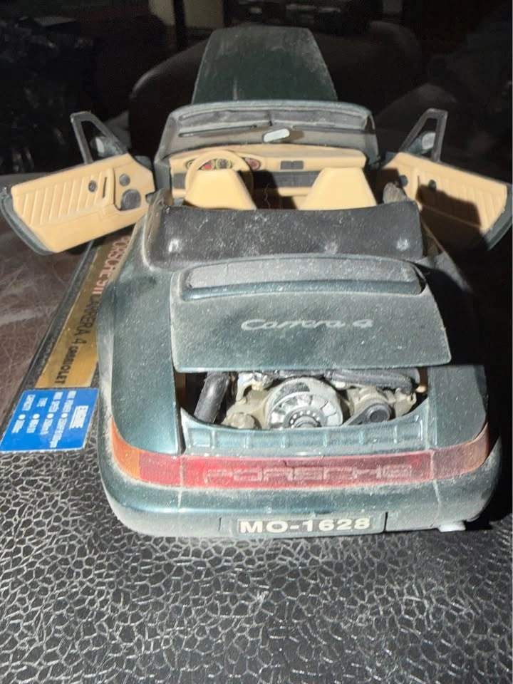 Porsche 911 Carrera 4 Cabriolet Model Car - photo 3