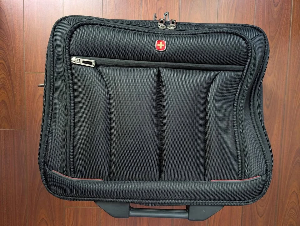 Swiss Gear Wenger Laptop Bag with Wheels - photo 3