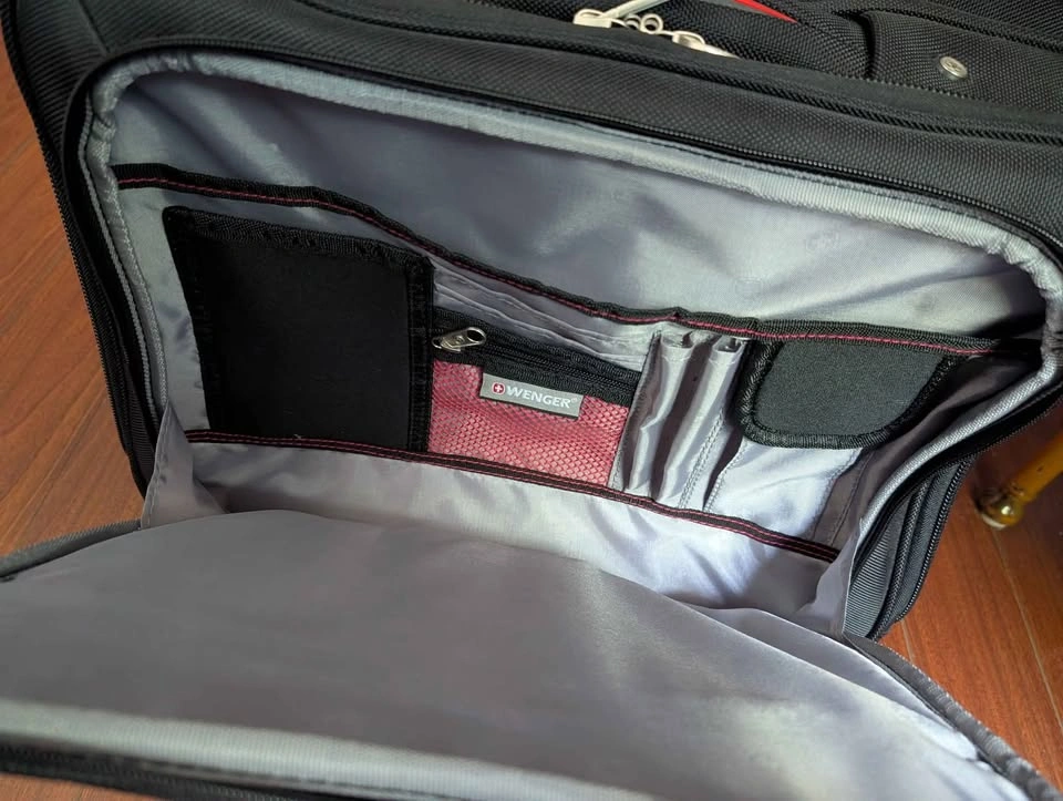 Swiss Gear Wenger Laptop Bag with Wheels - photo 4