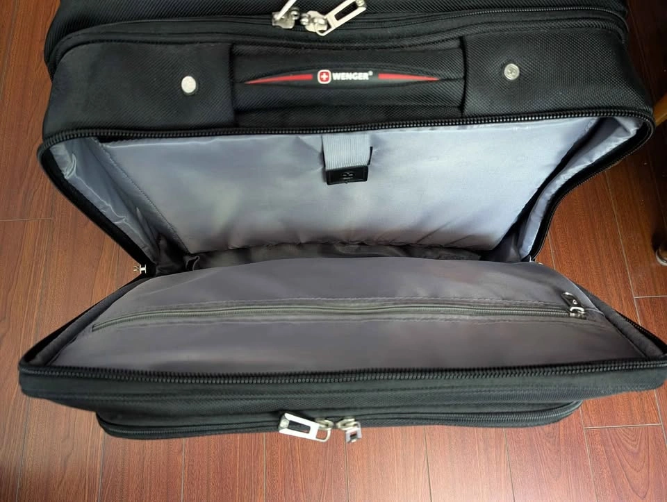 Swiss Gear Wenger Laptop Bag with Wheels - photo 5