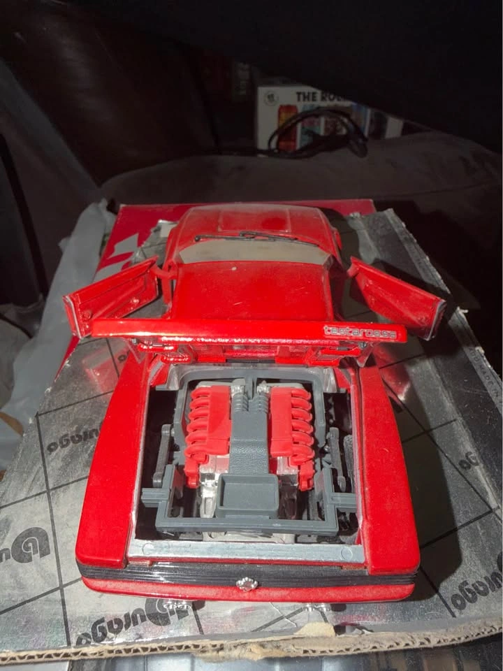 Bburago Ferrari Testarossa 1/18 Diecast Model - photo 3