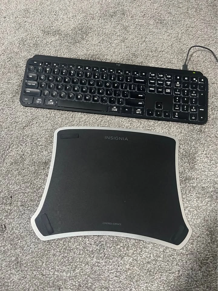 Wired Backlit Keyboard and Mouse Pad (no mouse) - photo 2