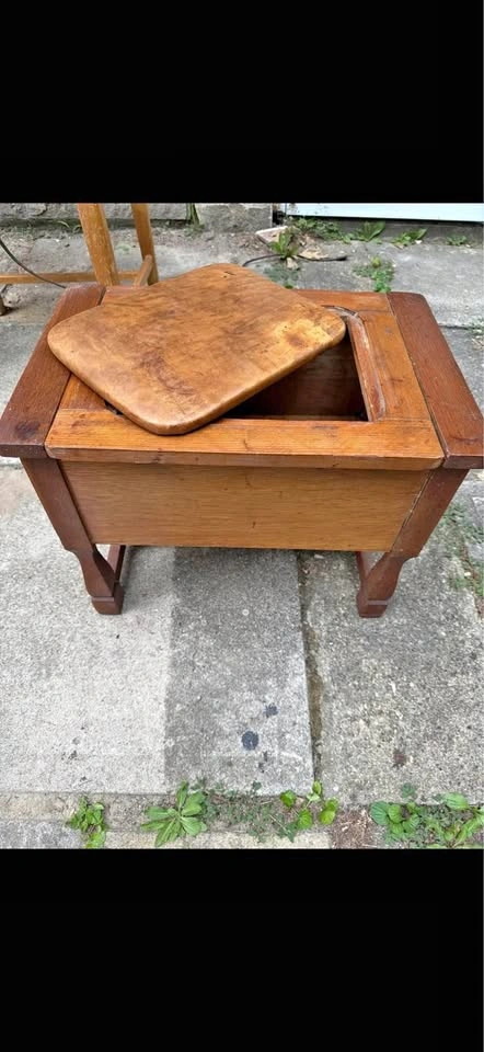 Antique solid oak low cabinet with lift top storage