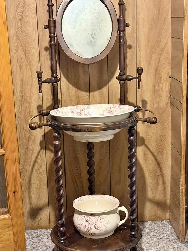 Antique Victorian style washstand