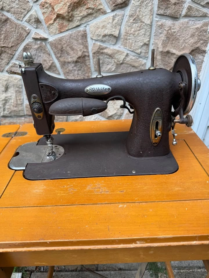White Rotary Sewing Machine - photo 2