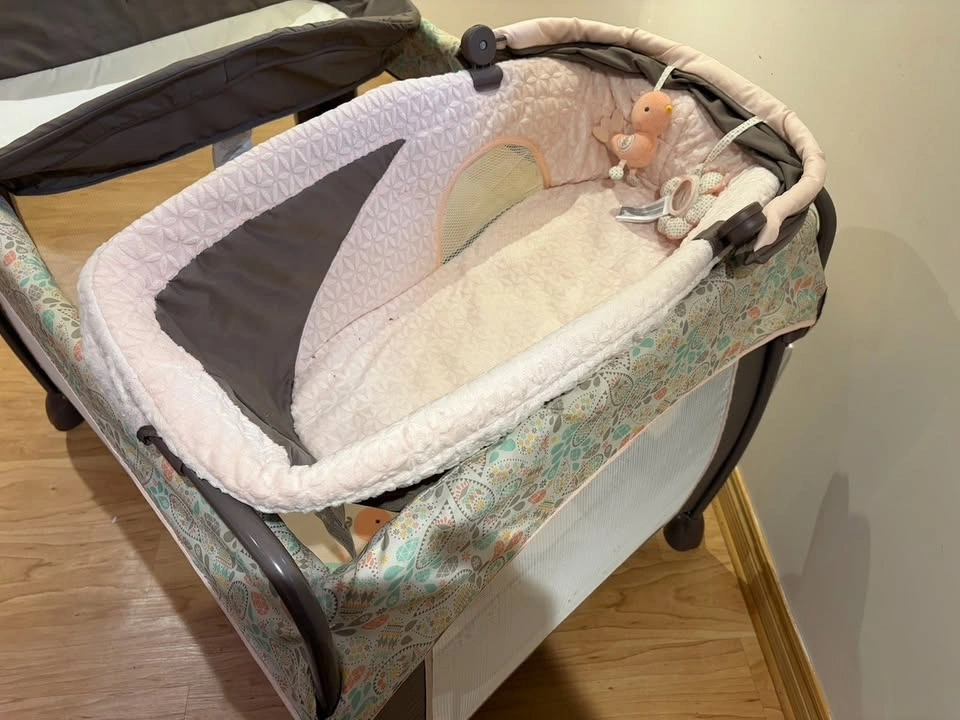 Ingenuity Washable Playard Deluxe with Dream Centre - photo 2