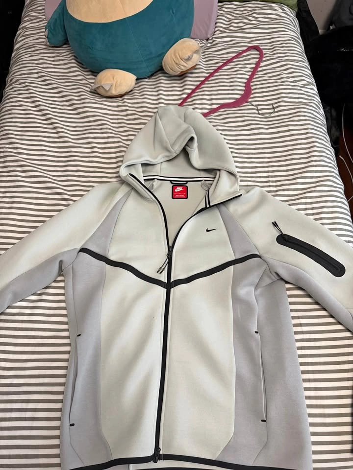 White/Grey Nike tech Fleece MEDIUM
