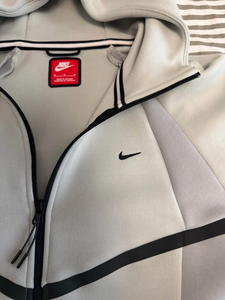 White/Grey Nike tech Fleece MEDIUM - photo 2