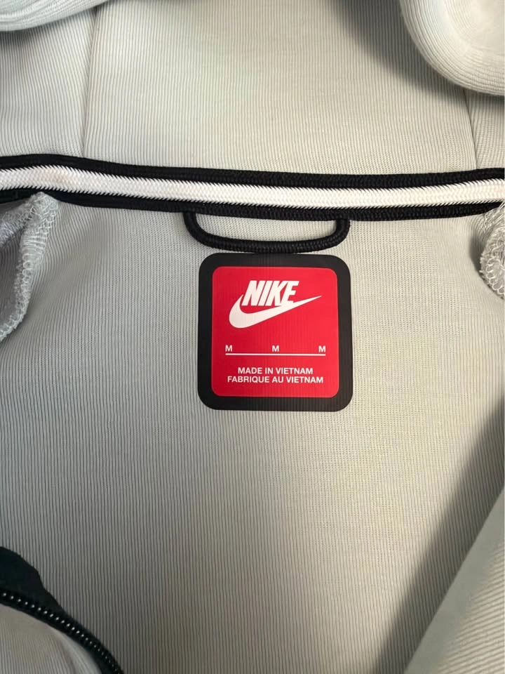 White/Grey Nike tech Fleece MEDIUM - photo 3