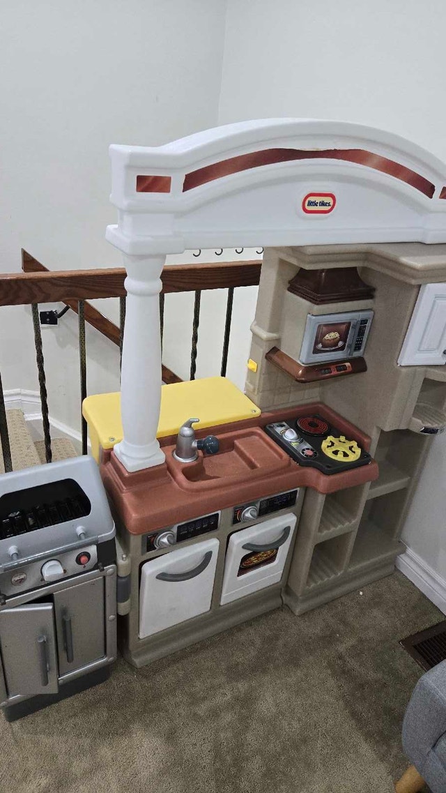 Little Tikes Play Kitchen