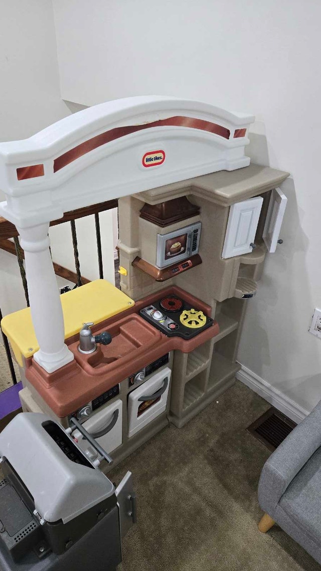 Little Tikes Play Kitchen - photo 3
