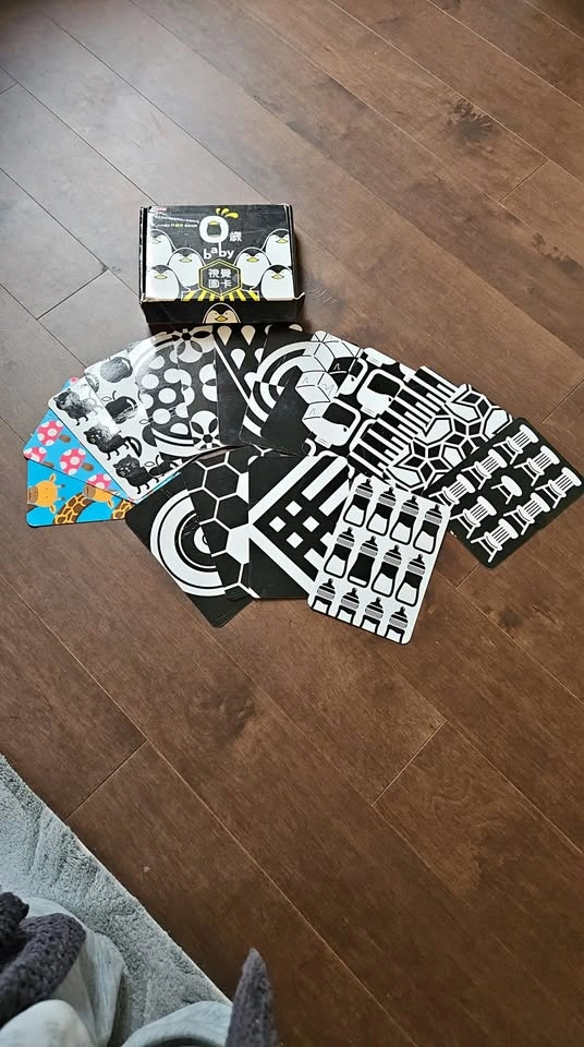 Free - Baby visual stimulation cards 0 months