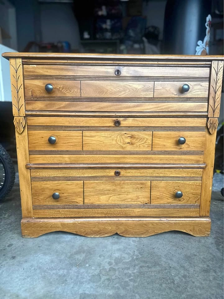 Vintage 3-Drawer Wooden Dresser