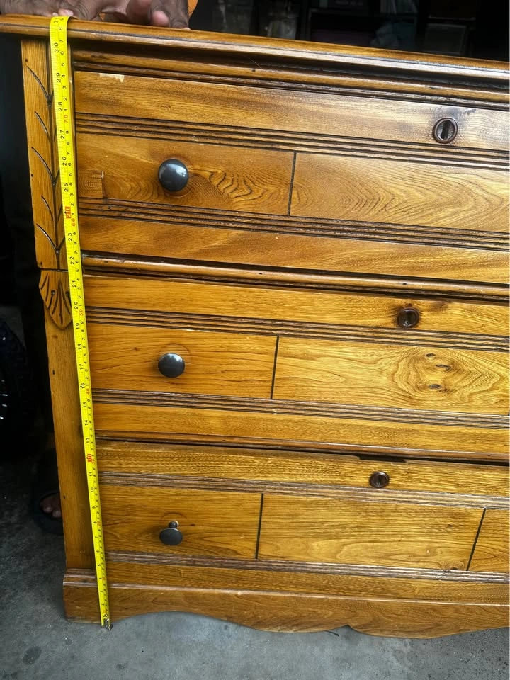 Vintage 3-Drawer Wooden Dresser - photo 4