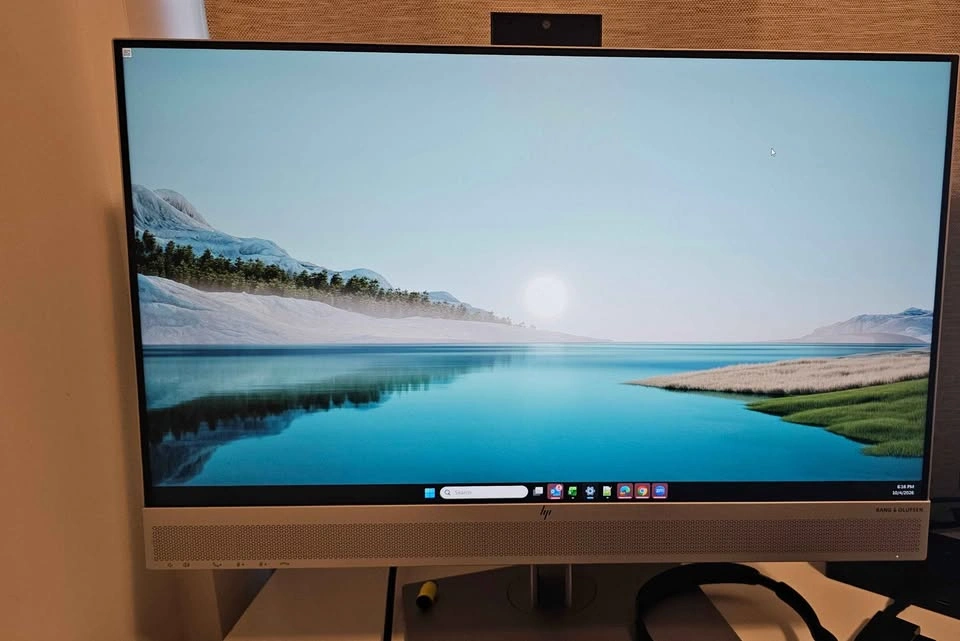 HP 24” Monitor with Pop-Up Webcam & B&O Speakers