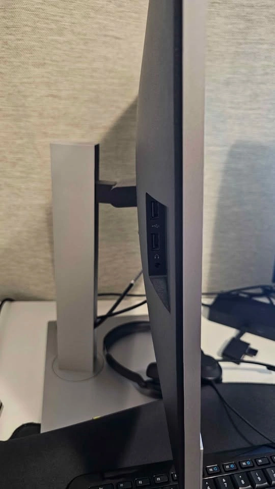HP 24” Monitor with Pop-Up Webcam & B&O Speakers - photo 3