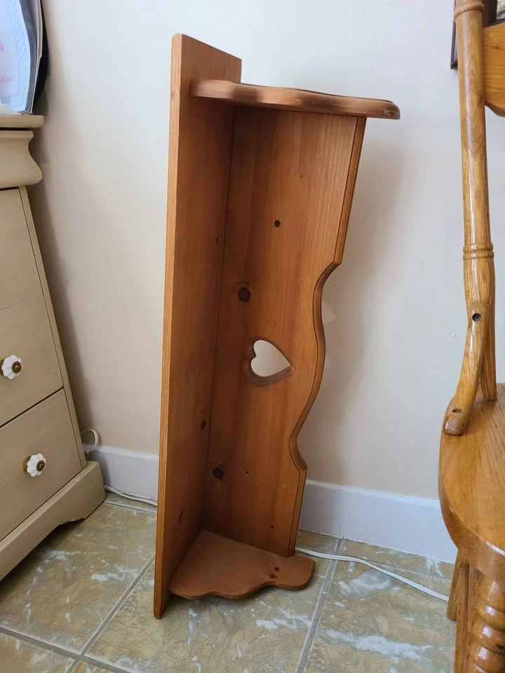 Vintage Pine Heart Cutout Wall Shelf - photo 3