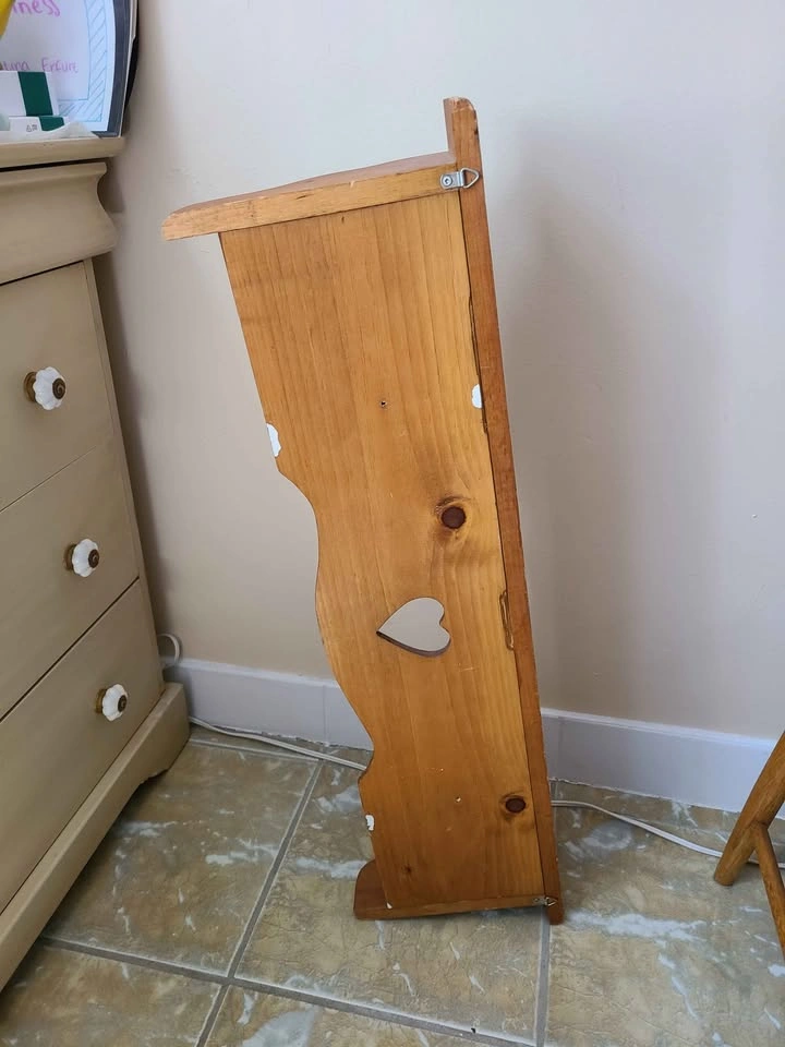 Vintage Pine Heart Cutout Wall Shelf - photo 4