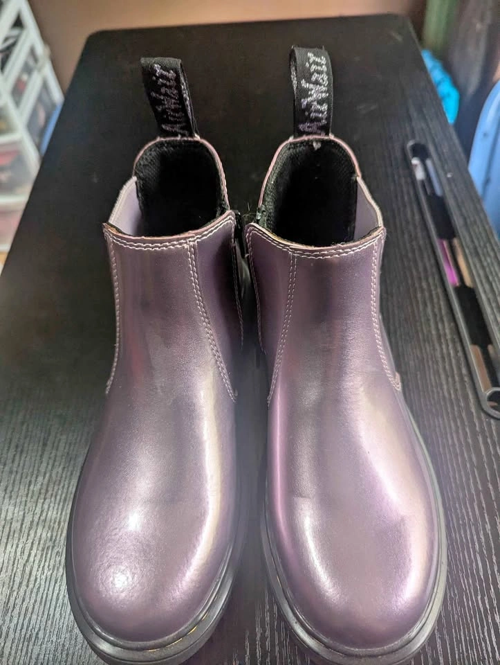 Dr. Martens 2976 Junior Chelsea Boots – Metallic Purple, UK 3