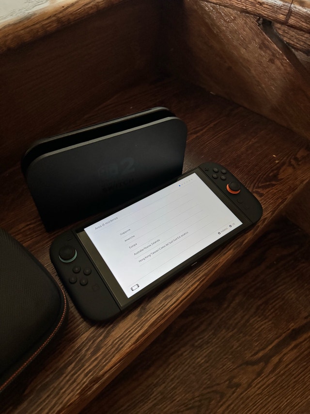 Nintendo switch 2 - like new - photo 2