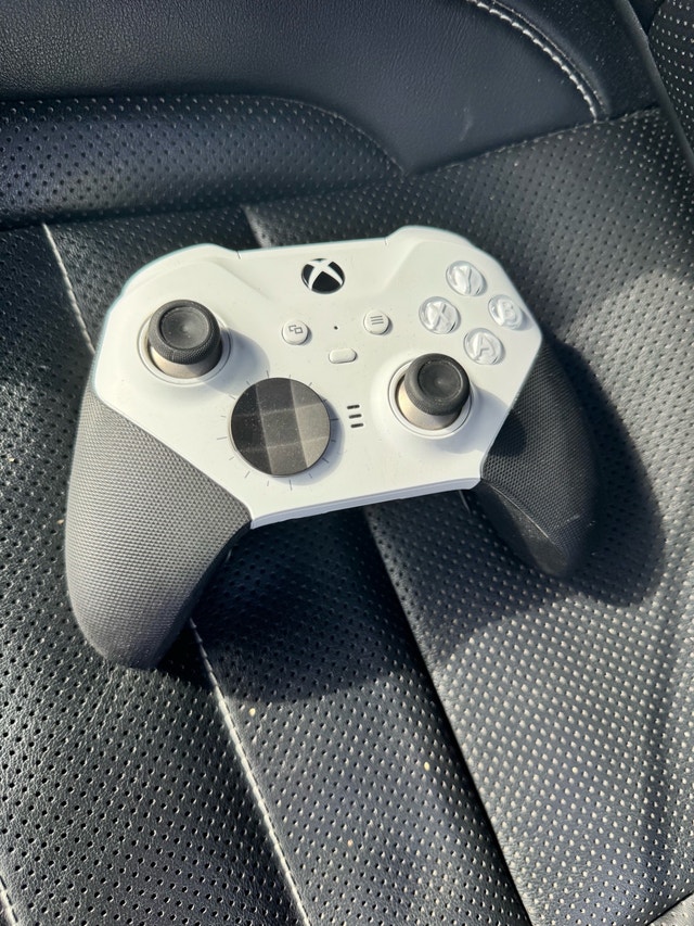Xbox Elite Series 2 Controller - photo 2