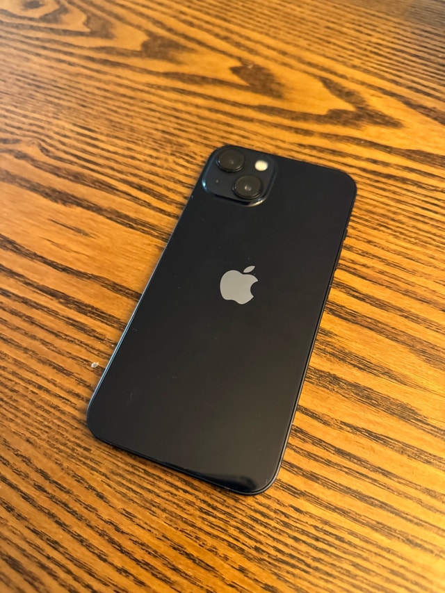 iPhone 13 - like new - photo 3