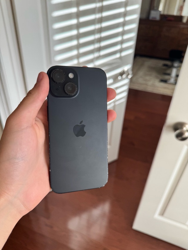iPhone 15 - 128gb - photo 2