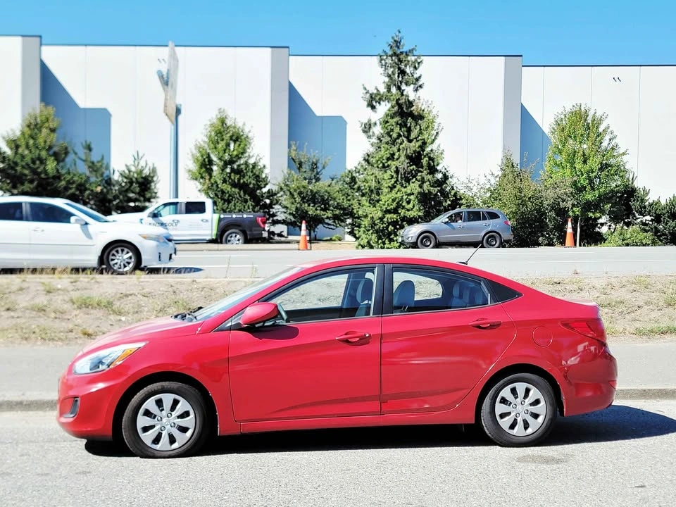 2015 Hyundai Accent - photo 3