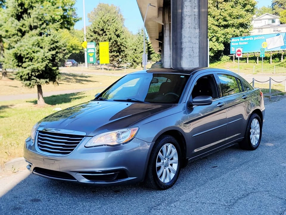 2012 Chrysler 200 - photo 2